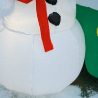 Aufblasbarer Schneemann mit Weihnachtsmann und Tannenbaum 185cm