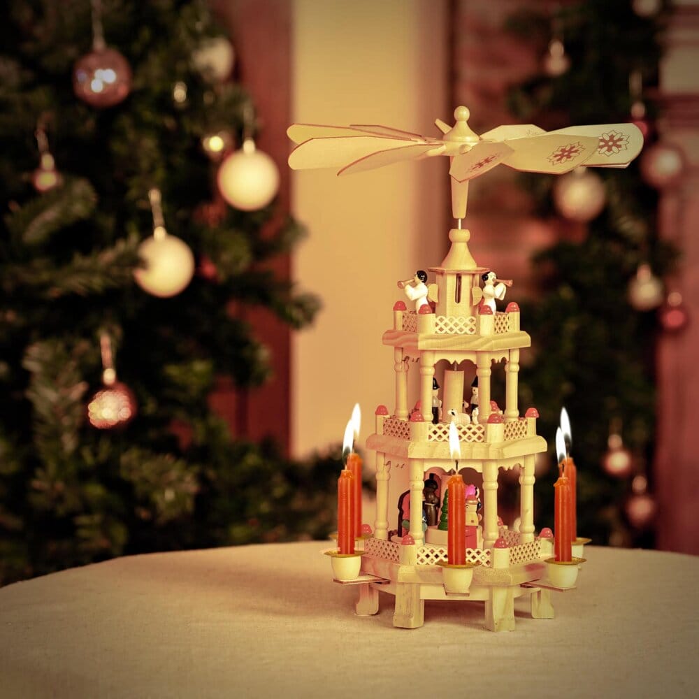 Weihnachtspyramide mit 6 Kerzenhaltern aus Holz